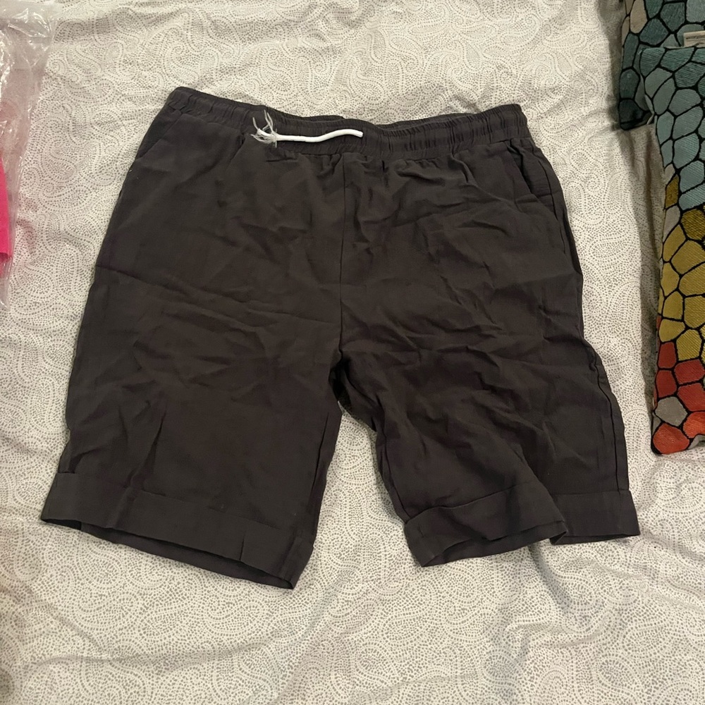 Shorts - Picture 2 of 3